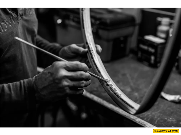 Pegamento para tubular Mastik One Professional 250g Vittoria - Image 2