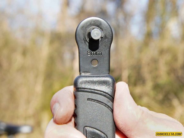 Herramienta PRO Quality 3 in 1 Bicycle Wrench White Lightning - Image 2