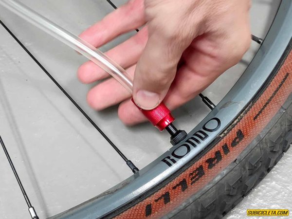 Jeringa para líquido tubeless 60ml con adaptador de valvula TÖLS - Image 2