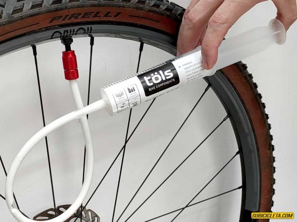 Jeringa para líquido tubeless 60ml con adaptador de valvula TÖLS - Image 3
