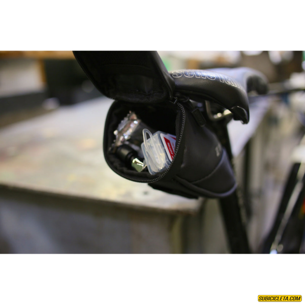 Bolso Iron Pack 2 M - 0,9L  Zefal - Image 5